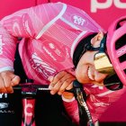 La Locomotora del Carchi en una de las fotos que subió con la nueva licra del EF 2026.