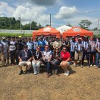 Los 38 deportistas que participaron en el Torneo Perla del Amor posan en las nuevas instalaciones del Club Riberas del Lago, en la vía a la Costa.