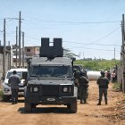 Un vehículo militar estuvo presente durante la reconstrucción del operativo en Colinas de Salinas.