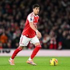 Piero Hincapié es titular en la defensa de Arsenal.