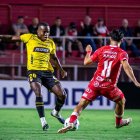 Jhonny Quiñónez fue la figura en el mediocampo de Barcelona SC ante Argentinos Juniors.