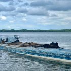 Semisumergible incautado por la Armada del Ecuador en el canal El Pindal, dentro de la Reserva Cayapas–Mataje, durante un operativo contra el narcotráfico.