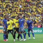Barcelona SC sumó ante Emelec y ascendió en la tabla de posiciones.
