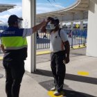Once personas han sido impedidas de usar el transporte municipal en Quito.