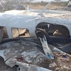 Uniformados de la Policía de Perú llegaron al sitio en donde cayó la avioneta accidentada, en un sector cercano a la frontera con Ecuador.