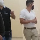 Su demandante lo acusa de estafa y daños a la moral.