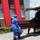 La víctima tenía tres heridas de cuchillo. La de la espalda perforó un pulmón.