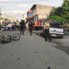 La pareja salió en una moto a comprar víveres cuando fue impactada.