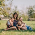 Evite las comparaciones entre los hijos y pase tiempo con ellos de manera individual.