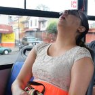 Con el coronavirus diambulando en Guayaquil, no vale quedarse dormido en el bus.