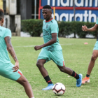 El delantero Edwin Valencia (c) actualmente forma parte de las reservas de Barcelona.