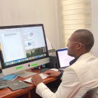 Tito Valencia le dedica tres horas diarias a las clases universitarias virtuales.