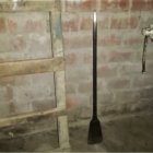 La barreta con la que presuntamente se quitó la vida a David Merino.