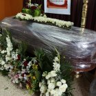 A Carlos lo velaron ayer en su casa, en el suburbio de Guayaquil, lugar donde también fue asesinado. Sus parientes están nerviosos por lo sucedido.