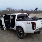 El vehículo que la policía halló en la pista clandestina.