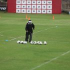 Los balones bien limpios antes de empezar el entrenamiento en Tumbaco.