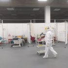 Los pacientes con síntomas leves son llevados al Centro de Atención Temporal de parque Bicentenario.