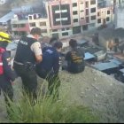 El chico fue persuadido por la policía, que evitó un desenlace fatal.