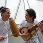 Raúl Chávez y Andrés Cuartas del grupo Raúl y su Combito le ponen ritmo a la cuarentena.