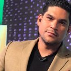 El animador, Emilio Pinargote, es mencionado en las redes sociales por una supuesta orden de detención en su contra.