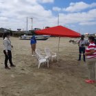 En Ayangue se muestra a los operadores cómo se deben ubicar los turistas para respetar el distanciamiento social.