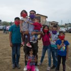 Muy unidos a su padre son los hermanos Cabeza Mejía, quienes en estos 15 días se han apegado más a su progenitor.