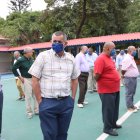 Los pacientes se reúnen al aire libre por las mañanas, para relajarse y compartir vivencias.