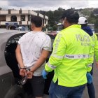 Cuatro sujetos están vinculados en varios asaltos en el sur de Quito. Uno de ellos habría terminado con la vida de un médico.