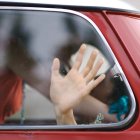 El video está siendo investigado para descubrir la identidad de los funcionarios.