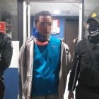 Las cadenas que quiso tragarse el sospechoso están valoradas en 8.500 dólares cada una.