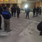 Deudos y amigos se congregaron en el parque central de Guaranda.