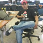 El Chino Freire al final él auto decretó periodista y diseñador.