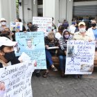 La protesta se efectuó este jueves en la Plaza de la Administración, en el centro de Guayaquil.