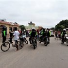 Personal policial llegó a la casa donde ocurrió el crimen para llevar a cabo las investigaciones que permitan esclarecer el hecho.