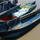 Además de las embarcaciones se retuvo dos motores.