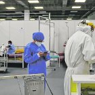 En este centro existen 192 profesionales de la salud, que se rotan en turnos de 24 y 12 horas. A ellos se sumaron los porteños.