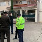 Personal de la Policía acudió donde la familia afectada para investigar el delito.