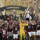 Flamengo celebrando el título de Copa Libertadores, en la primera final única que fue en Lima, Perú en 2019.