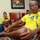 Ermen Benítez sostiene que el jugador que firma doble contrato, se hace faltar el respeto.