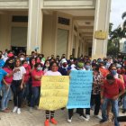 Los propietarios de las clínicas de rehabilitación acudieron con pacientes y sus familiares.