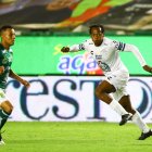 El atacante ecuatoriano Romario Ibarra fue titular en la final que disputó con el Pachuca, ante León.