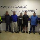 Los cinco sospechosos fueron puesto a órdenes de las autoridades.