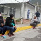 Isabel Gracia esperó en las afueras del hospital Enrique Garcés por más de seis horas. Su estado de salud era crítico. 

.20 de julio   2020

 

Agencia (ag-expreso ag-extra ag-quito)