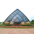 En el kilómetro 26 de la vía a la costa, en la parroquia Chongón, de Guayaquil, levantaron el santuario de la Divina Misericordia