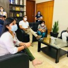 El gobernador ofreció a pueblo santodomingueño donar ataúdes para los víctimas de Covid-19.