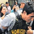  Juan Huaripata, de 28 años, fue detenido y puesto a órdenes de la justicia peruana tras apuñalar a su pareja Jesica Tejeda y matar a dos de sus hijos.  