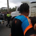  Familiares lloran la pérdida de sus seres queridos. 