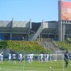  Los jugadores, dirigidos por el argentino Jorge Célico, estuvieron menos de media hora en la cancha del estadio donde se medirán mañana a Japón.  