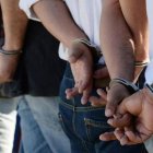  La Fiscalía explicó que la organización delincuencial perfilaba a sus víctimas y utilizaba implementos similares a los de los funcionarios públicos. 