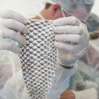  La operación marcó un hito en la medicina mundial. Es la primera vez que se le hace a una persona su aparato reproductor utilizando este material.   